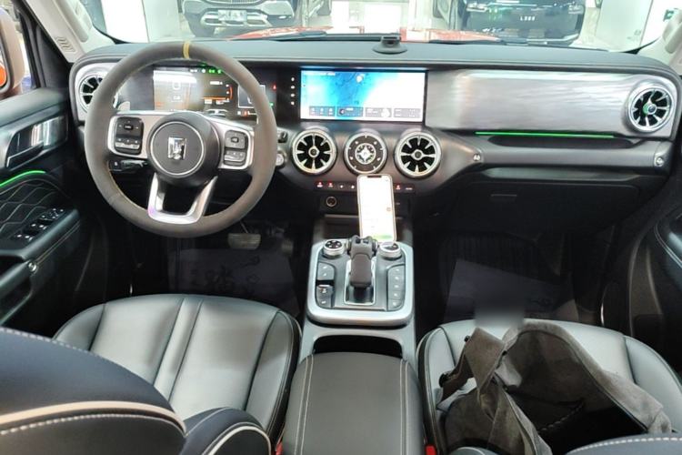 Used Tank 300 2023 Off-Road Edition 2.0T Conqueror Center Console