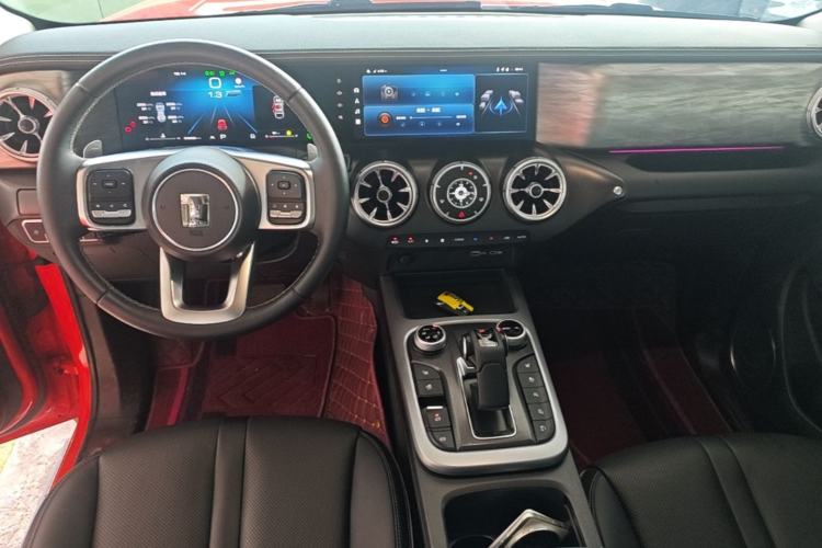 Used Tank 300 2023 City Edition 2.0T—Stylish as Ever Center Console