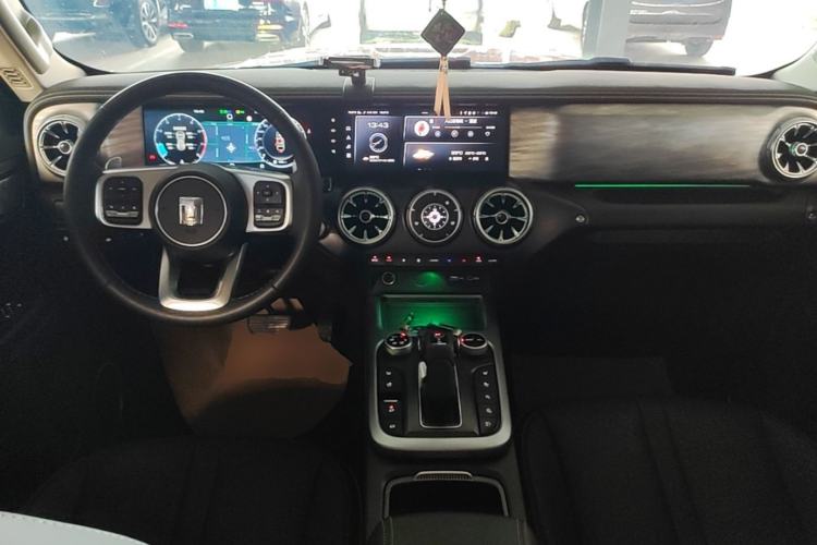Used Tank 300 2023 City Edition 2.0T—Stylish as Ever Center Console