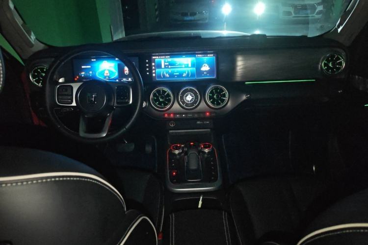 Used Tank 300 2023 City Edition 2.0T—Stylish as Ever Center Console
