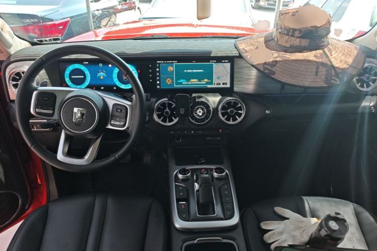 Used Tank 300 2023 City Edition 2.0T—Stylish as Ever Center Console