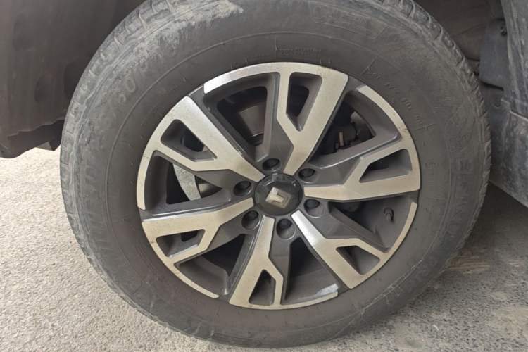 Used Tank 300 2023 City Edition 2.0T—Stylish as Ever Left Front Wheel Hub