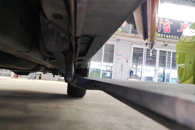 Used Tank 300 2023 City Edition 2.0T—Stylish as Ever Left Side Sill