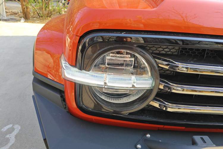 Used Tank 300 2023 City Edition 2.0T—Stylish as Ever Right Front Headlight