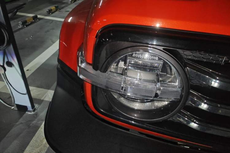 Used Tank 300 2023 City Edition 2.0T—Stylish as Ever Right Front Headlight