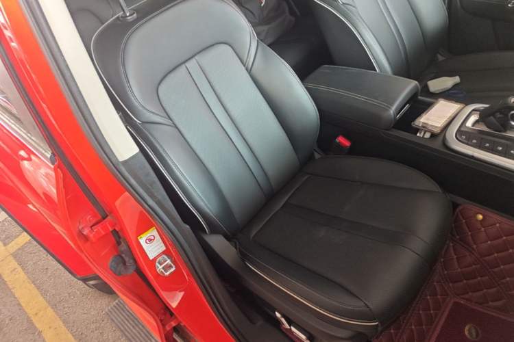 Used Tank 300 2023 City Edition 2.0T—Stylish as Ever Right Front Seat
