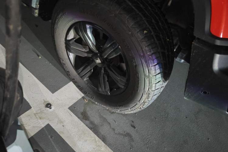 Used Tank 300 2023 City Edition 2.0T—Stylish as Ever Right Front Wheel Hub