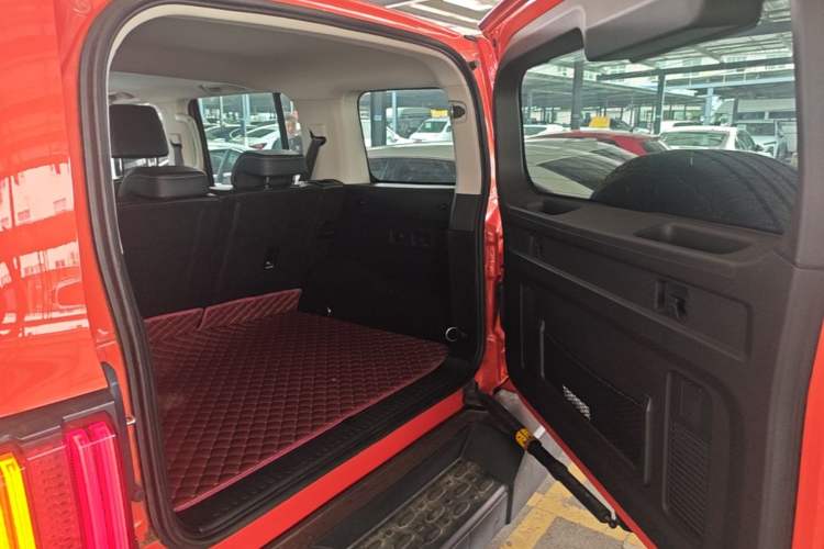 Used Tank 300 2023 City Edition 2.0T—Stylish as Ever Trunk