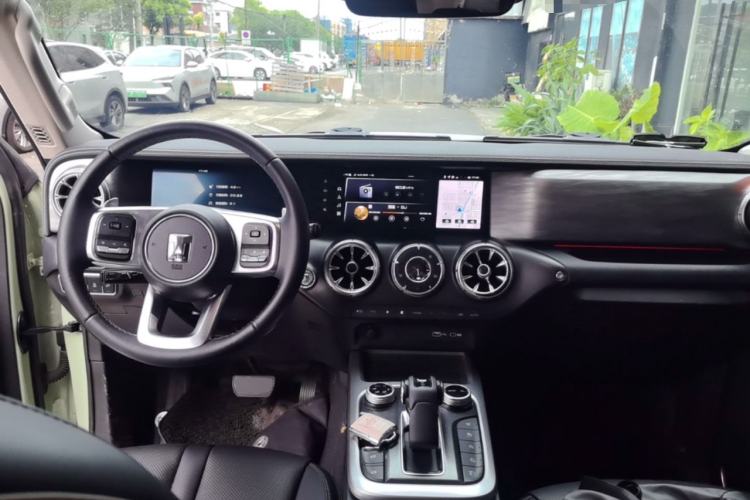 Used Tank 300 2023 City Edition 2.0T—Stylish as Ever Center Console
