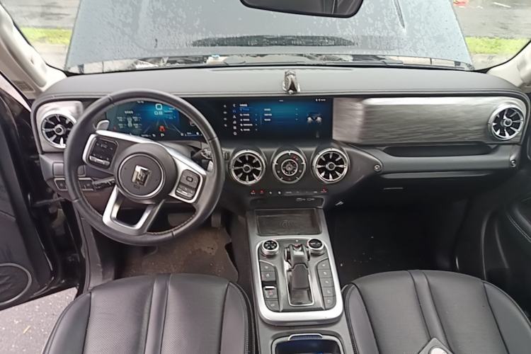 Used Tank 300 2023 City Edition 2.0T—Stylish as Ever Center Console