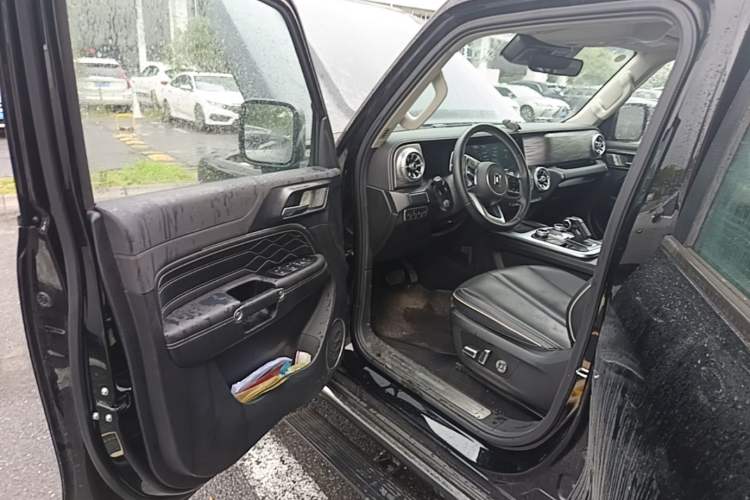 Used Tank 300 2023 City Edition 2.0T—Stylish as Ever Driver Seat