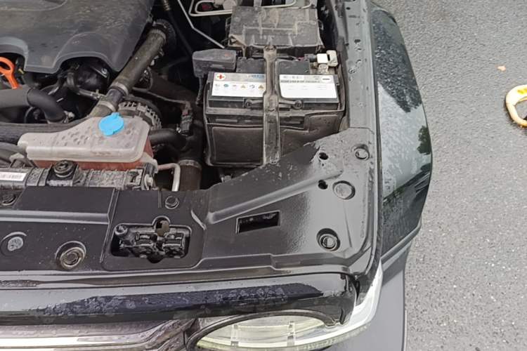 Used Tank 300 2023 City Edition 2.0T—Stylish as Ever Engine Bay Left