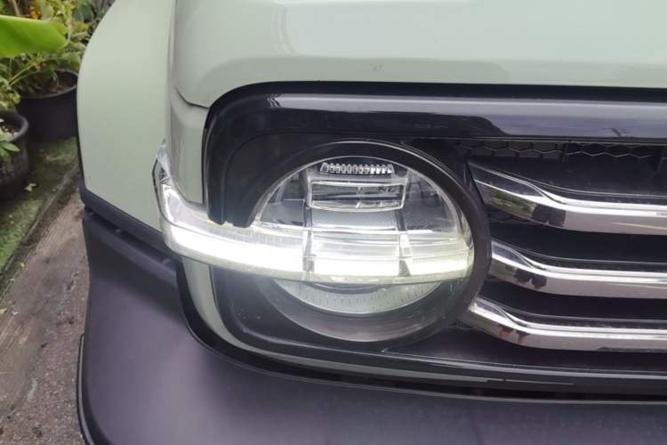 Used Tank 300 2023 City Edition 2.0T—Stylish as Ever Right Front Headlight