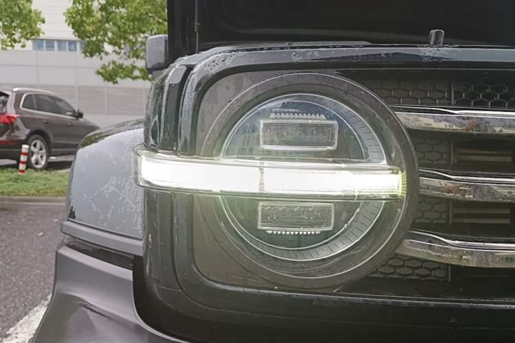 Used Tank 300 2023 City Edition 2.0T—Stylish as Ever Right Front Headlight