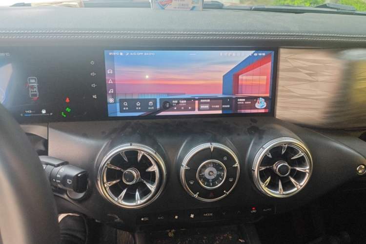 Used Tank 300 2023 City Edition 2.0T—Stylish as Ever Audio And AC Panel