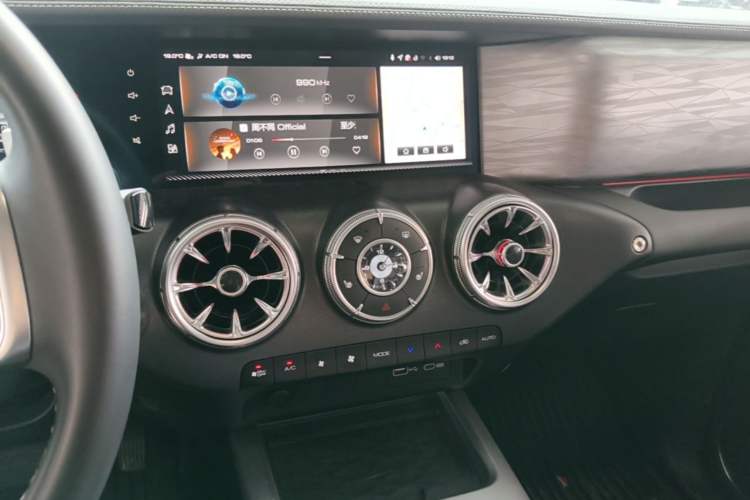 Used Tank 300 2023 Off-Road Edition 2.0T Challenger Audio And AC Panel