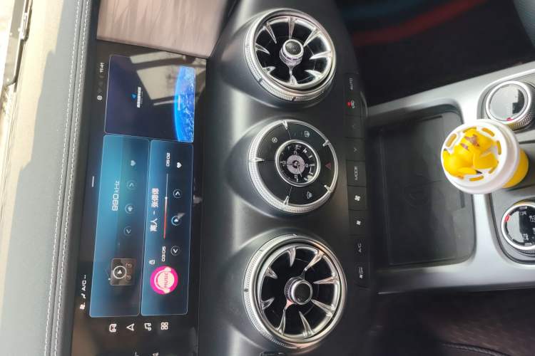 Used Tank 300 2023 City Edition 2.0T—Stylish as Ever Audio And AC Panel