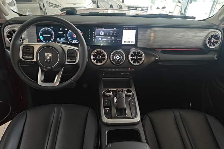 Used Tank 300 2023 City Edition 2.0T—Stylish as Ever Center Console