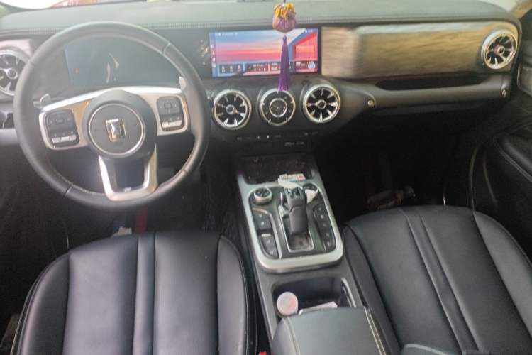 Used Tank 300 2023 City Edition 2.0T—Stylish as Ever Center Console