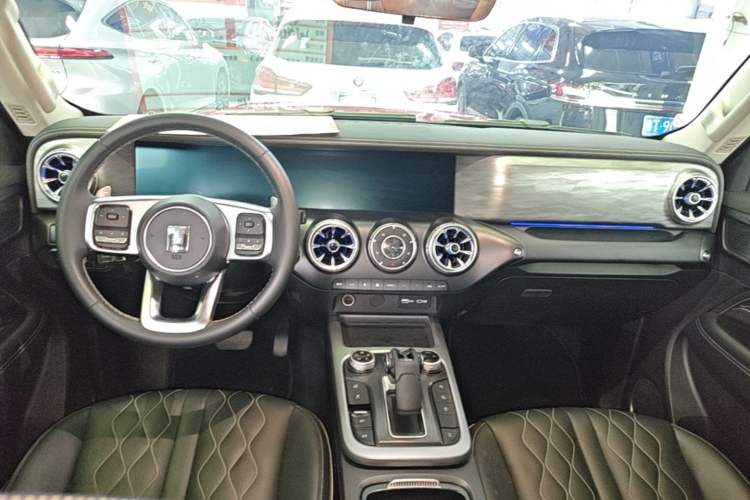 Used Tank 300 2023 Off-Road Edition 2.0T Challenger Center Console