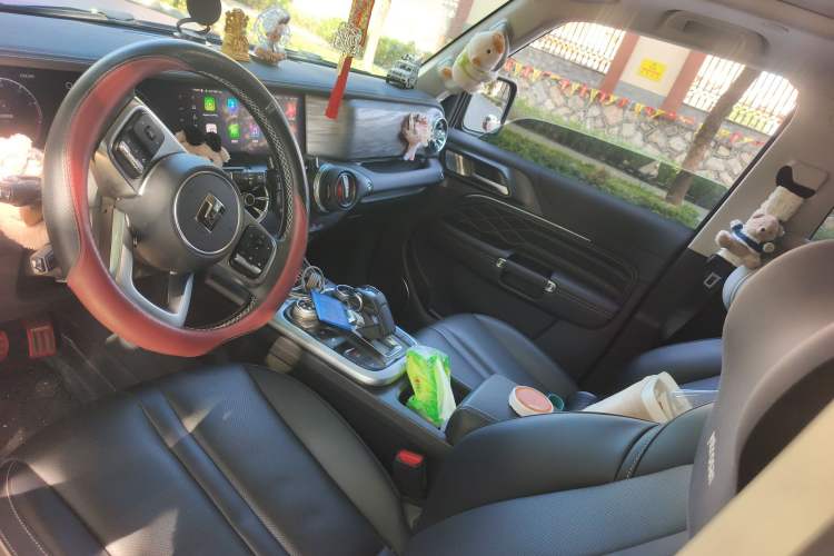 Used Tank 300 2023 City Edition 2.0T—Stylish as Ever Center Console