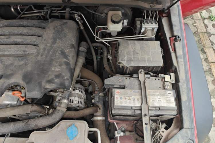 Used Tank 300 2023 Off-Road Edition 2.0T Challenger Engine Bay Left