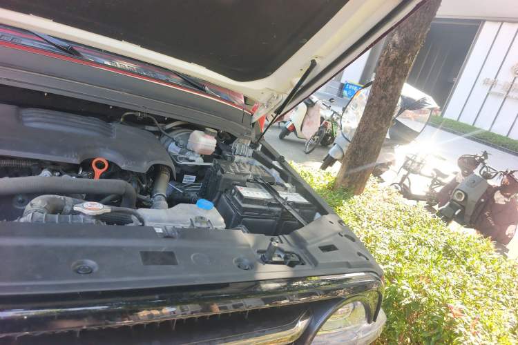 Used Tank 300 2023 City Edition 2.0T—Stylish as Ever Engine Bay Left