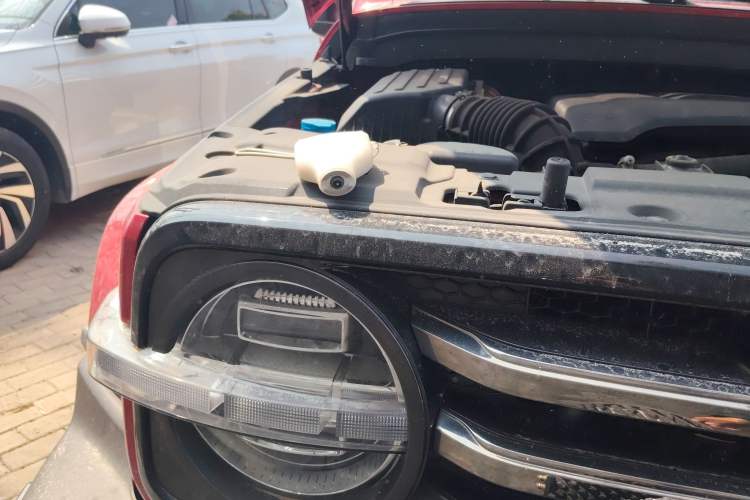 Used Tank 300 2023 City Edition 2.0T—Stylish as Ever Engine Bay Right