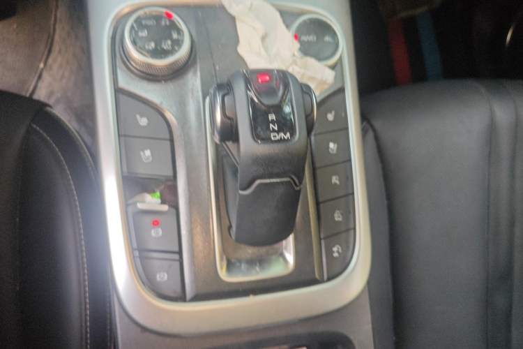 Used Tank 300 2023 City Edition 2.0T—Stylish as Ever Gear Lever