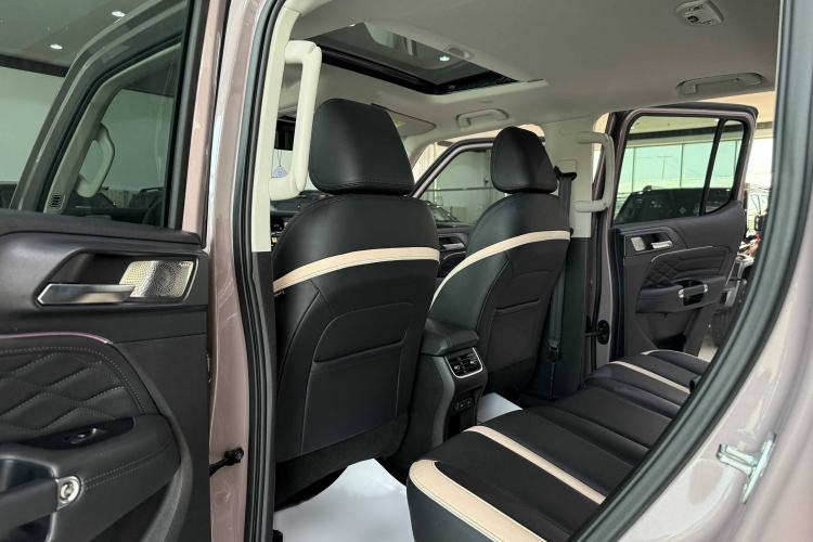 Used Tank 300 2023 City Edition 2.0T—Stylish as Ever Interior 3