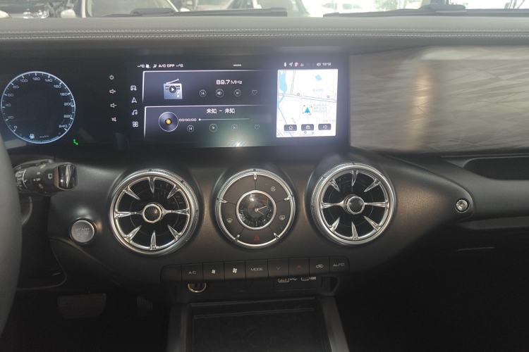 Used Tank 300 2023 City Edition 2.0T—Stylish as Ever Interior 5