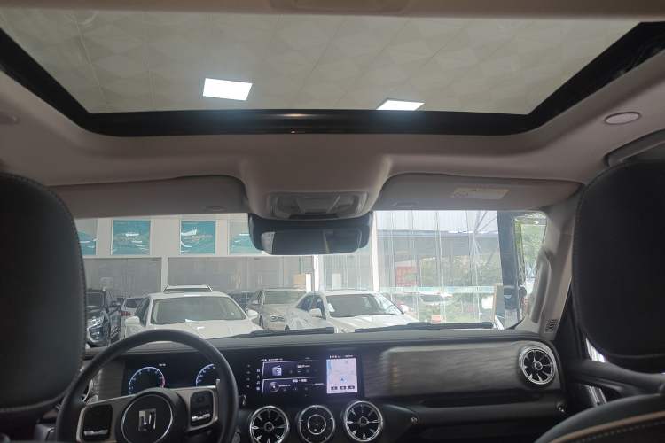 Used Tank 300 2023 City Edition 2.0T—Stylish as Ever Interior 7