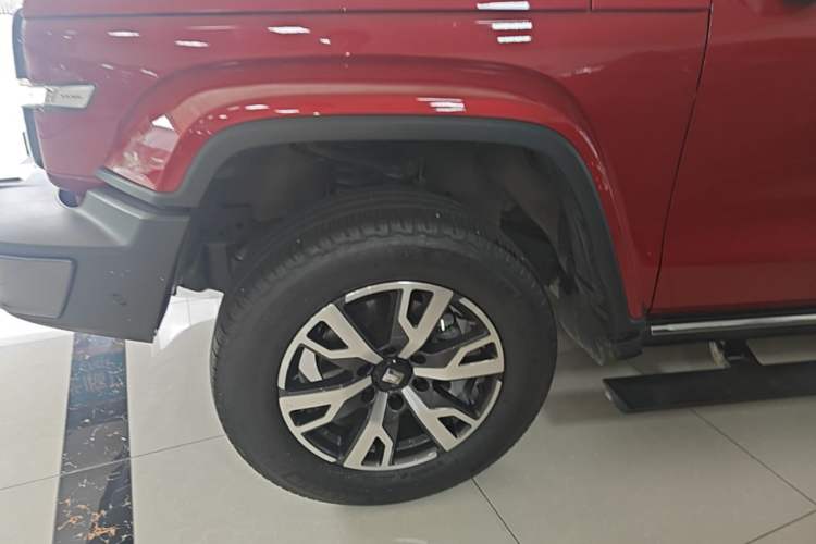 Used Tank 300 2023 City Edition 2.0T—Stylish as Ever Left Front Wheel Hub