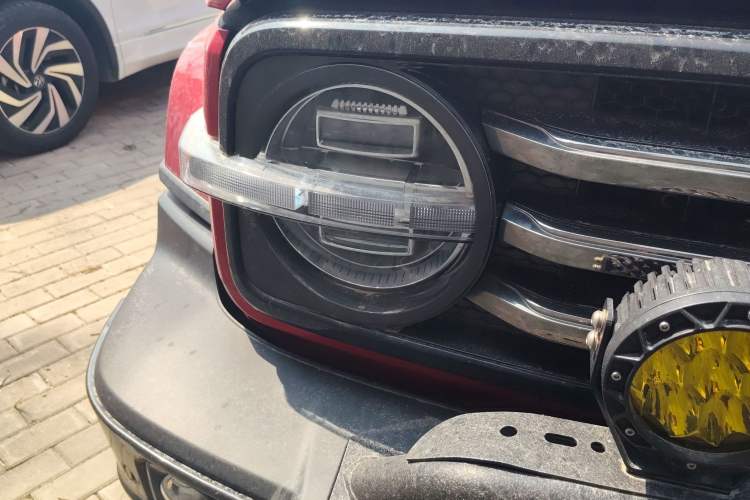 Used Tank 300 2023 City Edition 2.0T—Stylish as Ever Right Front Headlight