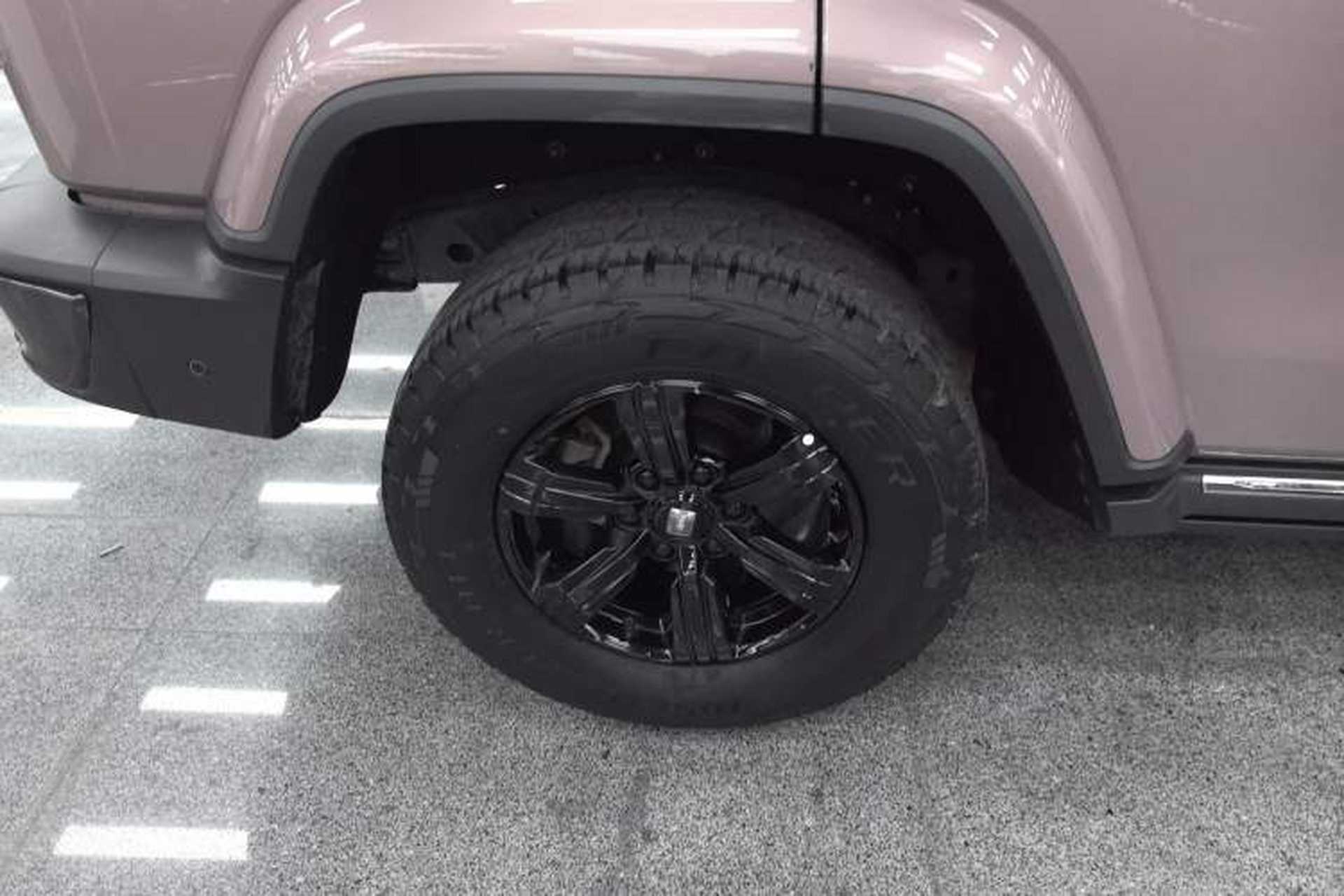 Used Tank 300 2023 City Edition 2.0T—Stylish as Ever Right Rear Wheel Hub