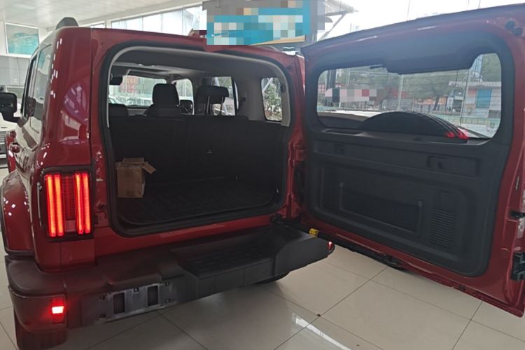 Used Tank 300 2023 City Edition 2.0T—Stylish as Ever Trunk