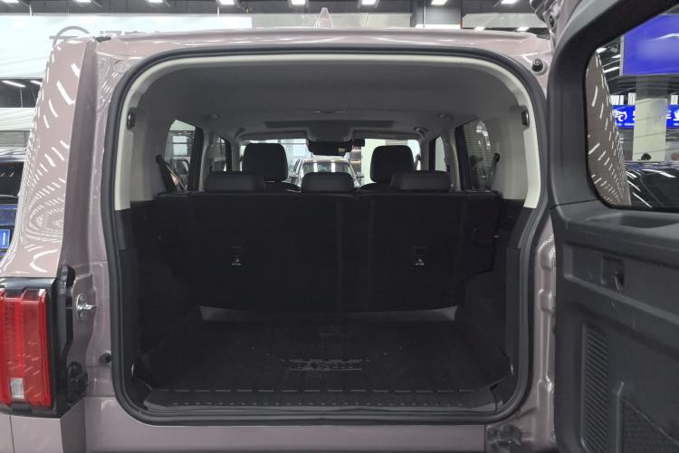 Used Tank 300 2023 City Edition 2.0T—Stylish as Ever Trunk