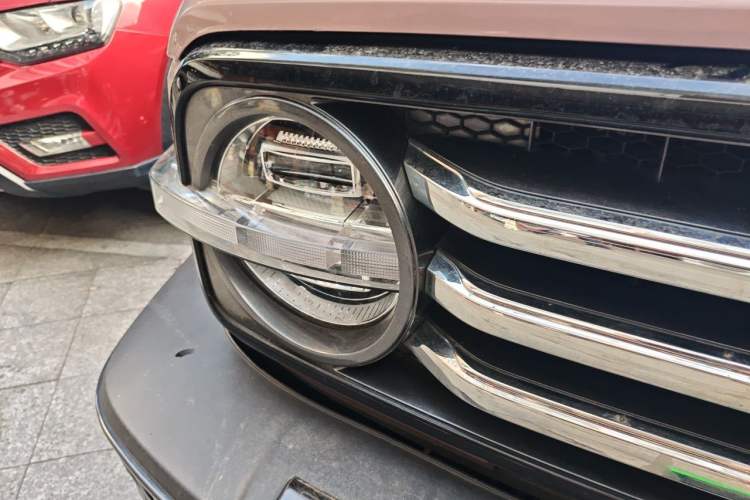 Used Tank 300 2023 City Edition 2.0T—Stylish as Ever Right Front Headlight