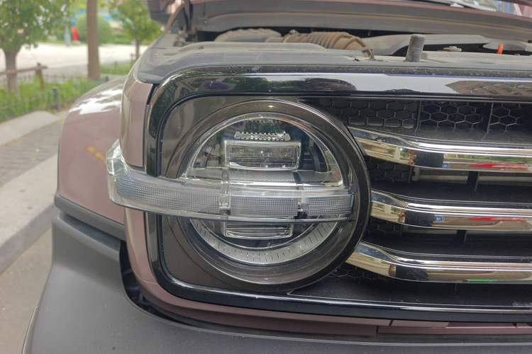 Used Tank 300 2023 City Edition 2.0T—Stylish as Ever Right Front Headlight