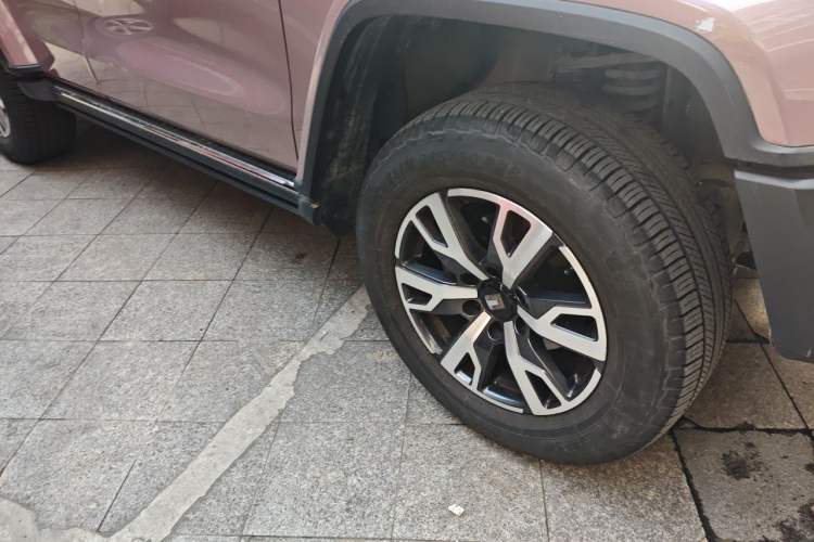 Used Tank 300 2023 City Edition 2.0T—Stylish as Ever Right Front Wheel Hub