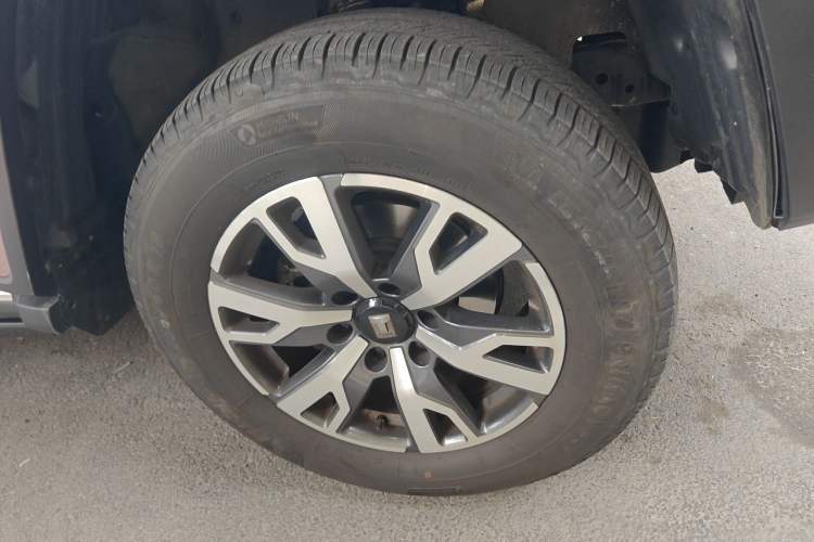 Used Tank 300 2023 City Edition 2.0T—Stylish as Ever Right Front Wheel Hub
