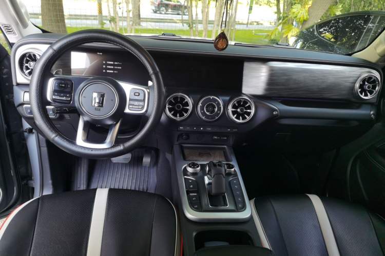 Used Tank 300 2023 City Edition 2.0T—Stylish as Ever Center Console