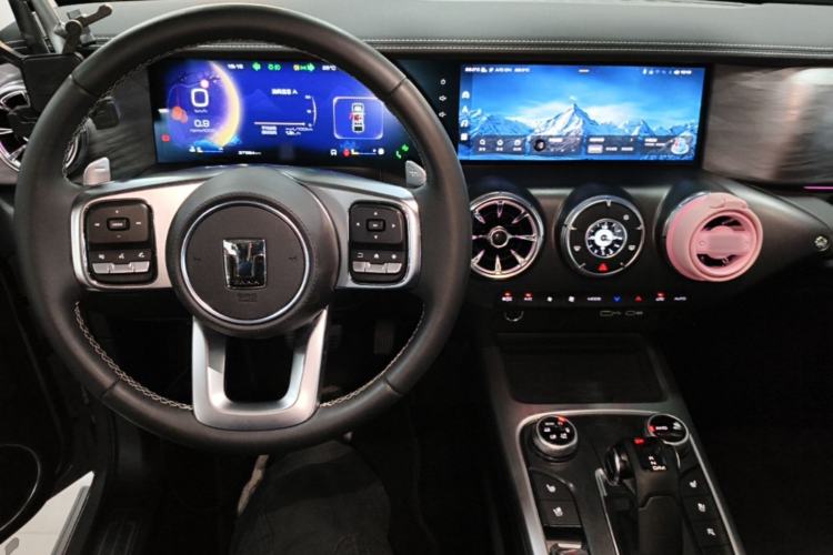 Used Tank 300 2023 City Edition 2.0T—Stylish as Ever Center Console