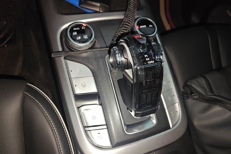 Used Tank 300 2023 City Edition 2.0T—Stylish as Ever Gear Lever