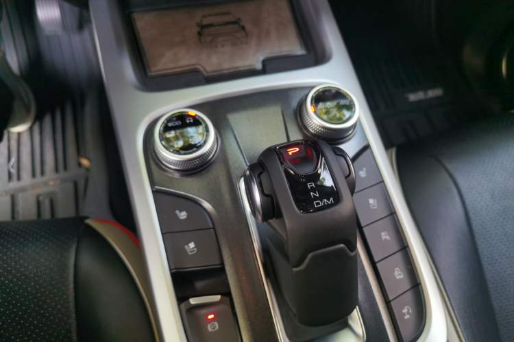 Used Tank 300 2023 City Edition 2.0T—Stylish as Ever Gear Lever