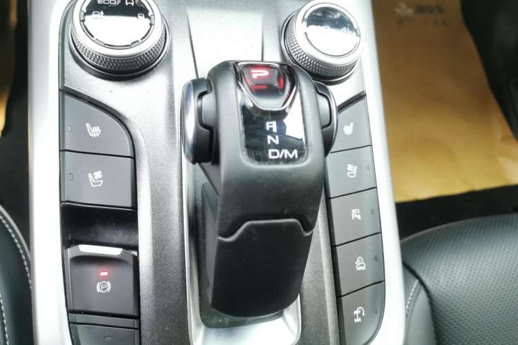 Used Tank 300 2023 City Edition 2.0T—Stylish as Ever Gear Lever