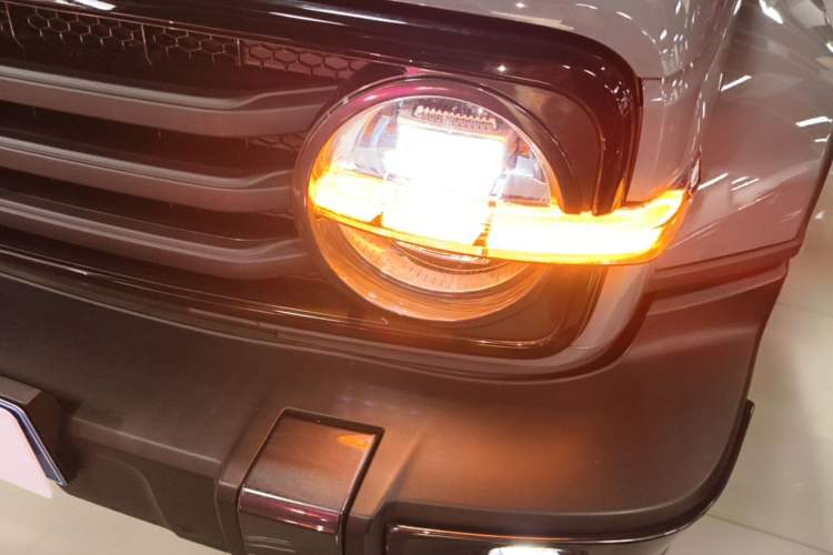 Used Tank 300 2023 City Edition 2.0T—Stylish as Ever Left Front Headlight