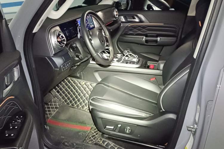 Used Tank 300 2023 Off-Road Edition 2.0T Conqueror Left Front Seat