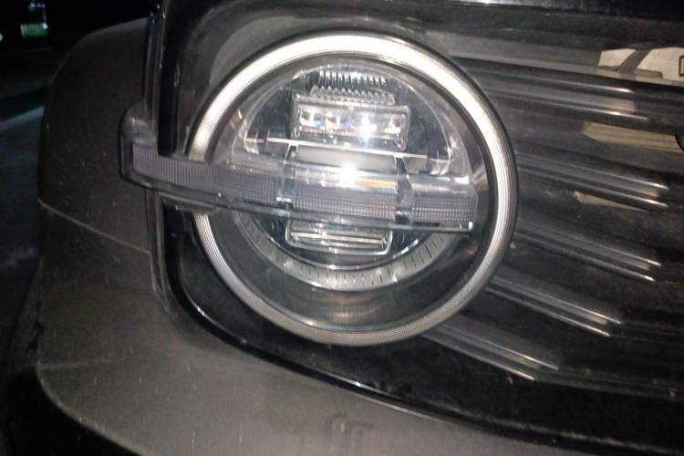 Used Tank 300 2023 City Edition 2.0T—Stylish as Ever Right Front Headlight