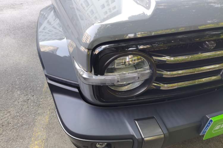 Used Tank 300 2023 City Edition 2.0T—Stylish as Ever Right Front Headlight